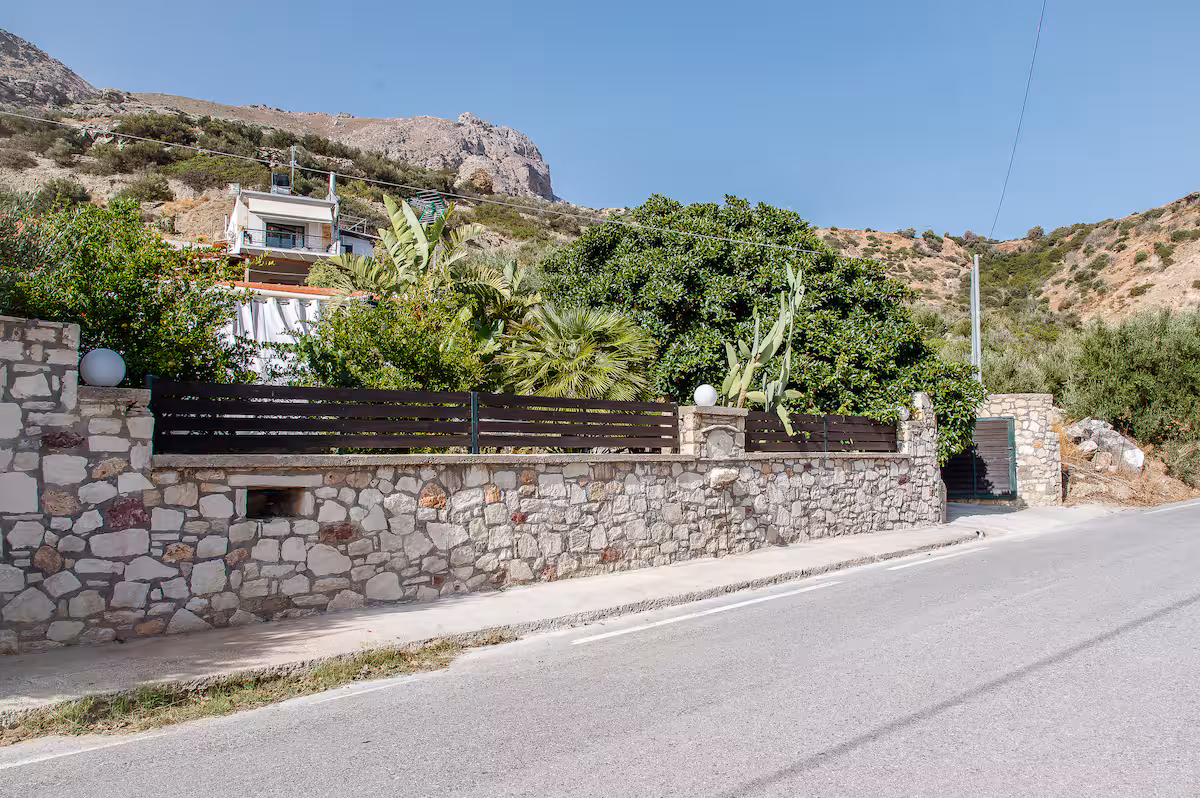 Seaview House With Yard & Garden in Keratokampos