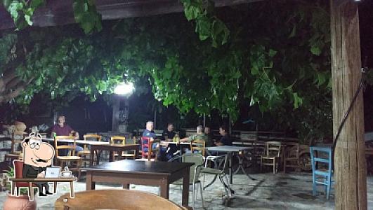 r8e8-Kantina-PSitopoleio-interior-1024x579